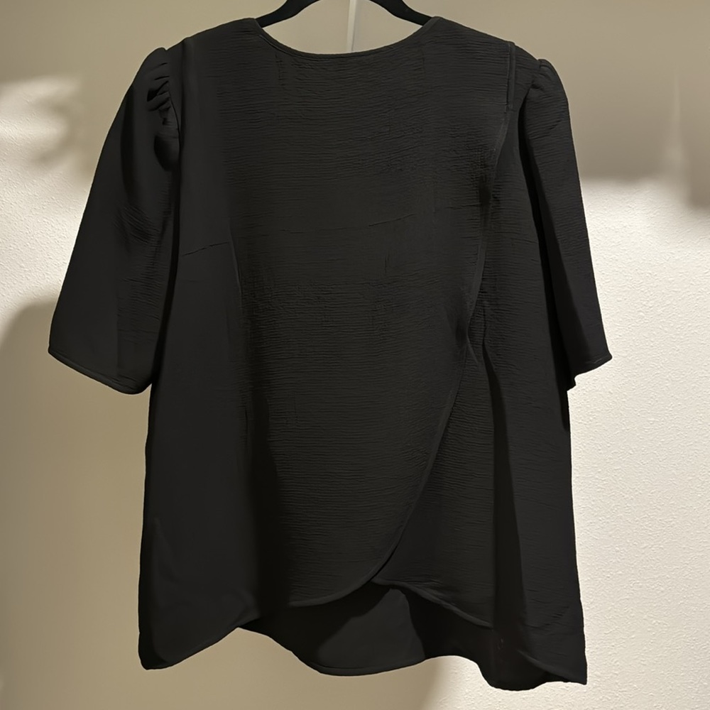 Puff sleeve Top - Picture 2 of 3